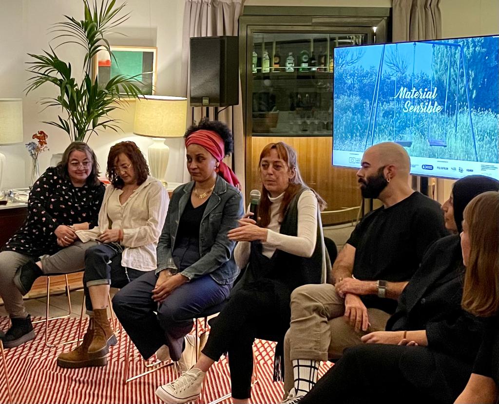 Protagonistas del documental "Material sensible" en una presentación