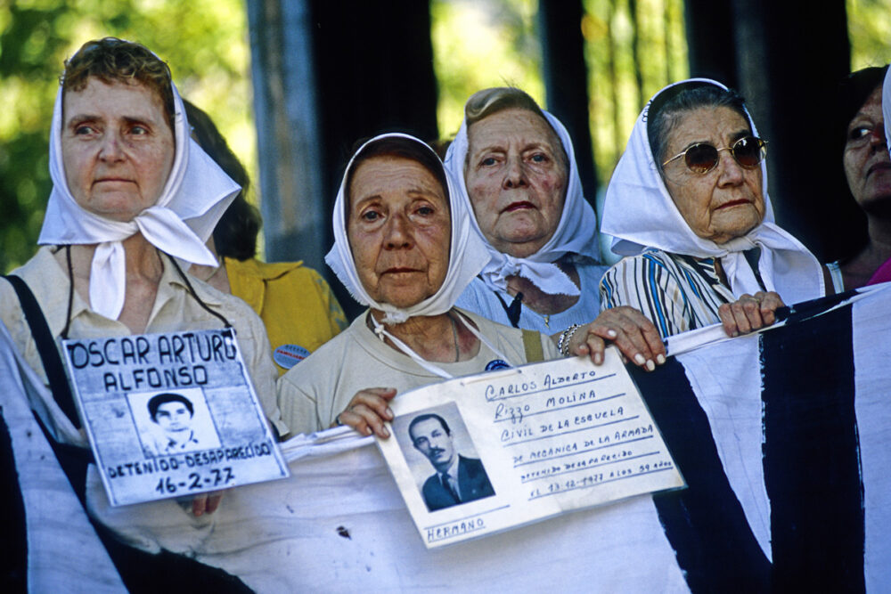 Photographic Social Vision - Madres de Plaza de Mayo