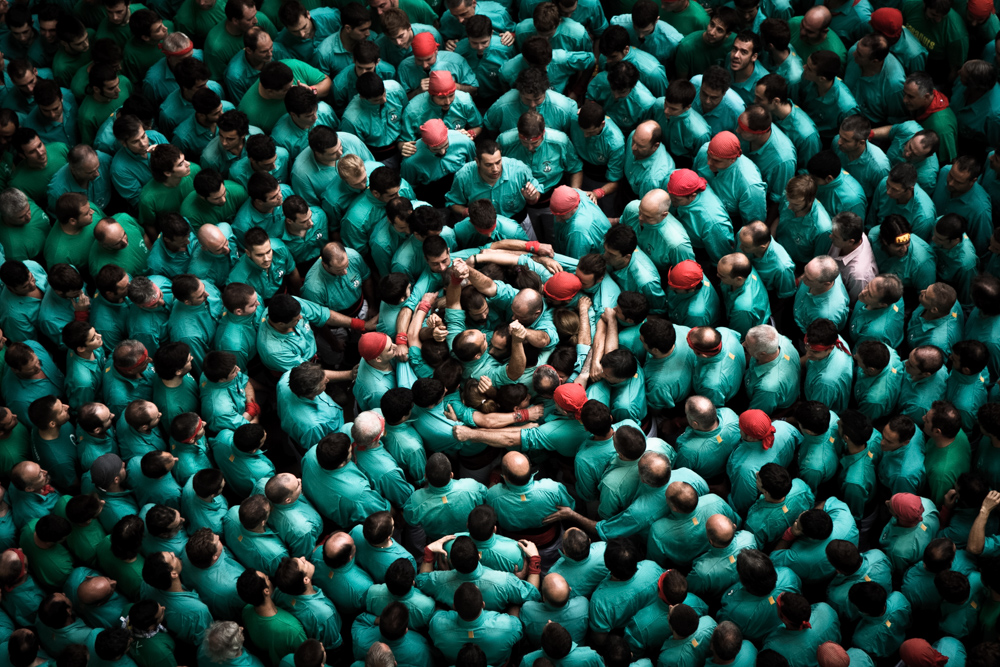 Photographic Social Vision - The sky of human towers