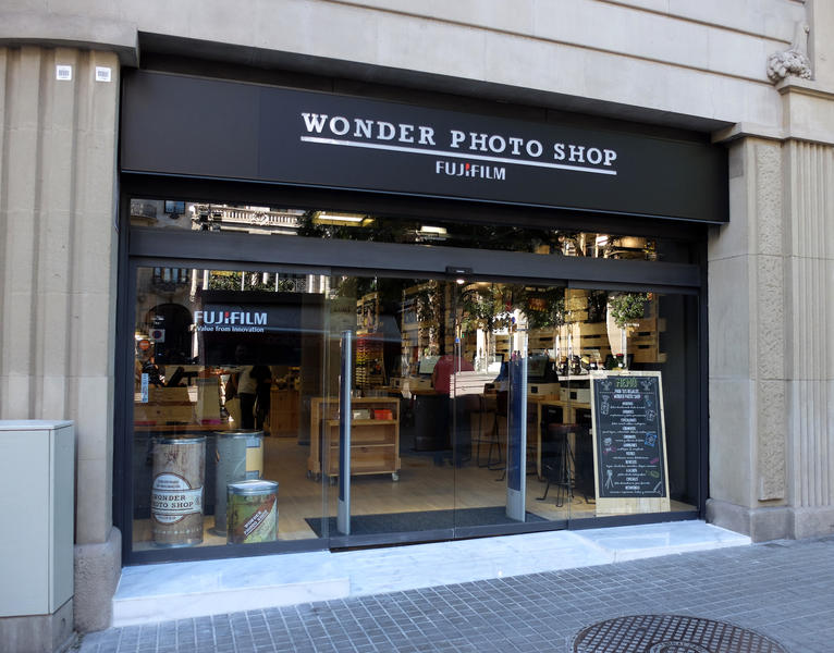 Photographic Social Vision - Wonder Photo Shop