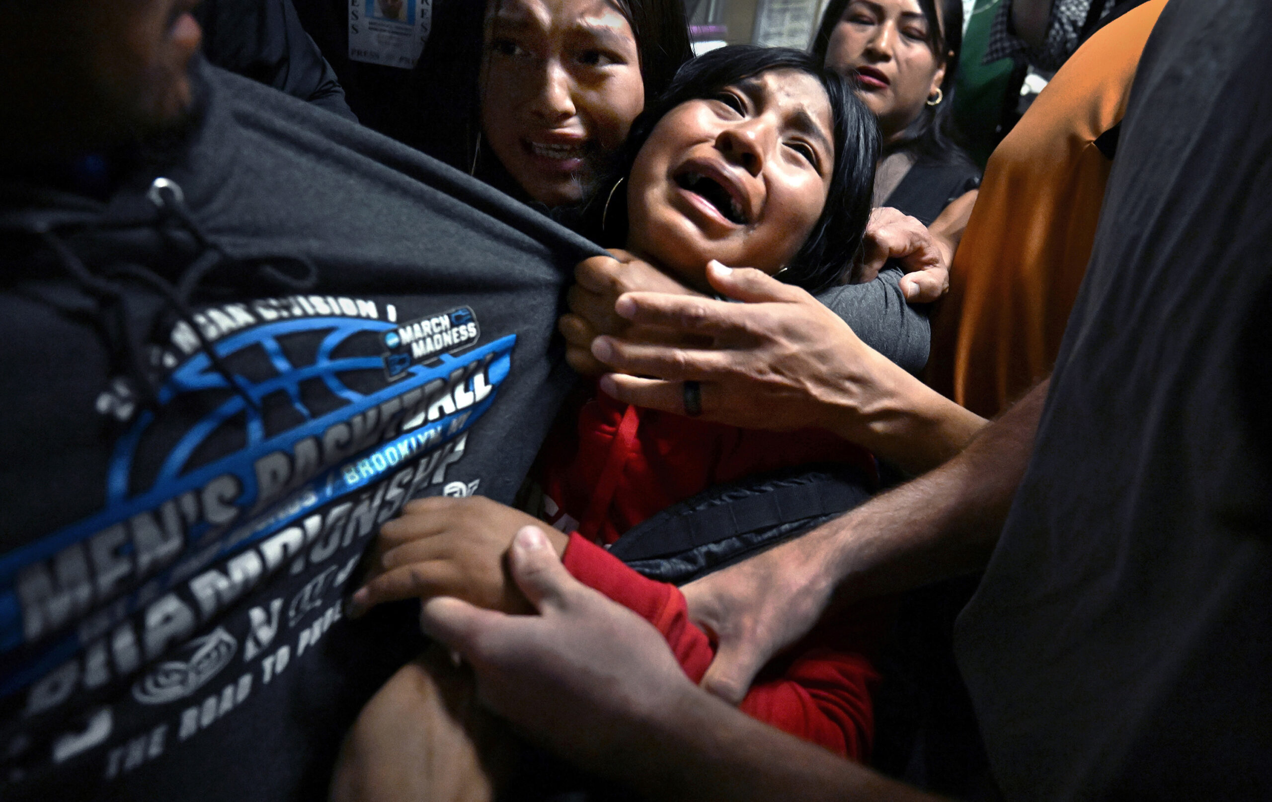 Photographic Social Vision - 073-NorthAndCentralAmerica-STO-Carol Guzy-ZUMA Press-iWitness-for Miami Herald