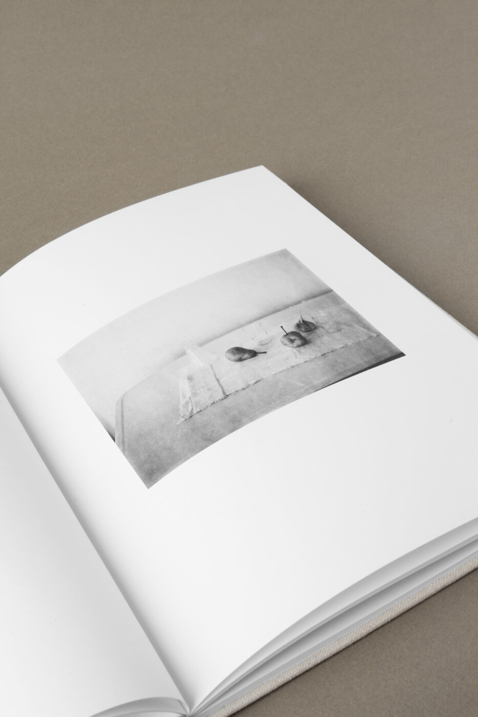 Photographic Social Vision - 07_IIIE_photobook (c) Imma Cortés